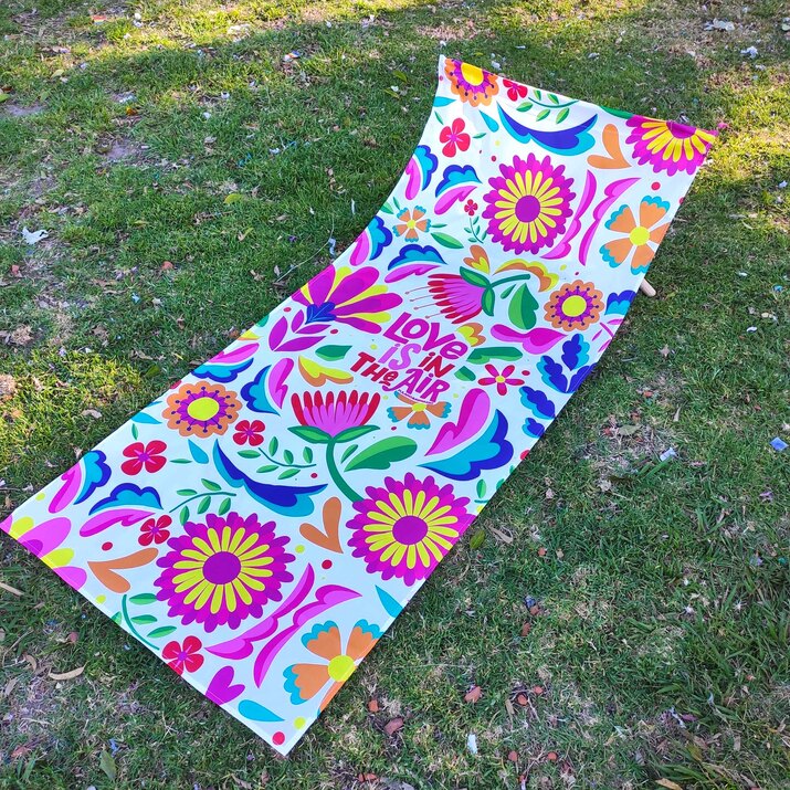 REPO-LONA - LOVE IS IN THE AIR